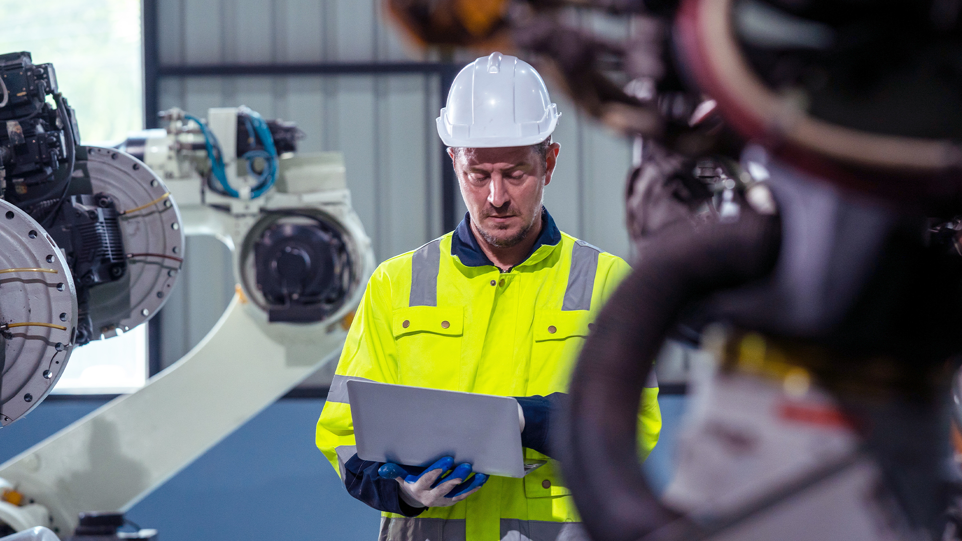 Transformación Digital en Fábricas Inteligentes: IoT y Automatización como Claves de la Manufactura Moderna